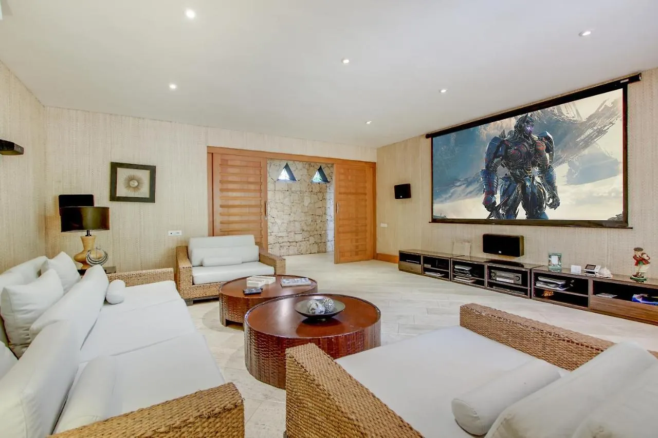 Luxurious 8-Br Villa With Ocean View, Jacuzzi, Home Cinema And Resort Access In Casa De Campo La Romana