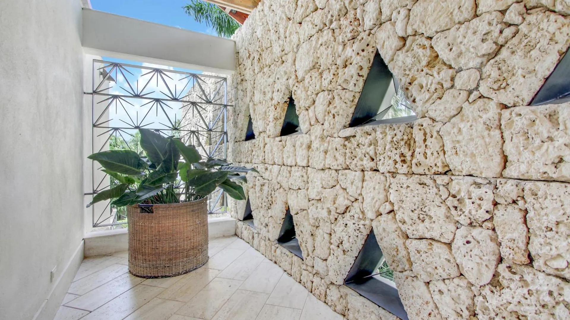 Luxurious 8-Br Villa With Ocean View, Jacuzzi, Home Cinema And Resort Access In Casa De Campo La Romana Dominican Republic