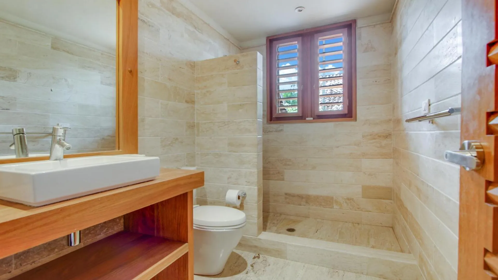 Luxurious 8-Br Villa With Ocean View, Jacuzzi, Home Cinema And Resort Access In Casa De Campo La Romana Dominican Republic