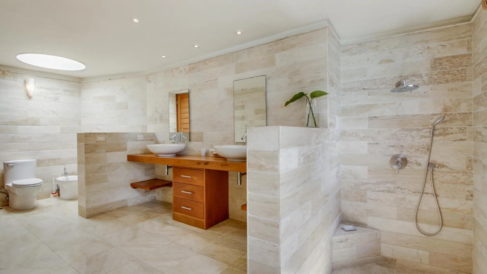 Luxurious 8-Br Villa With Ocean View, Jacuzzi, Home Cinema And Resort Access In Casa De Campo La Romana