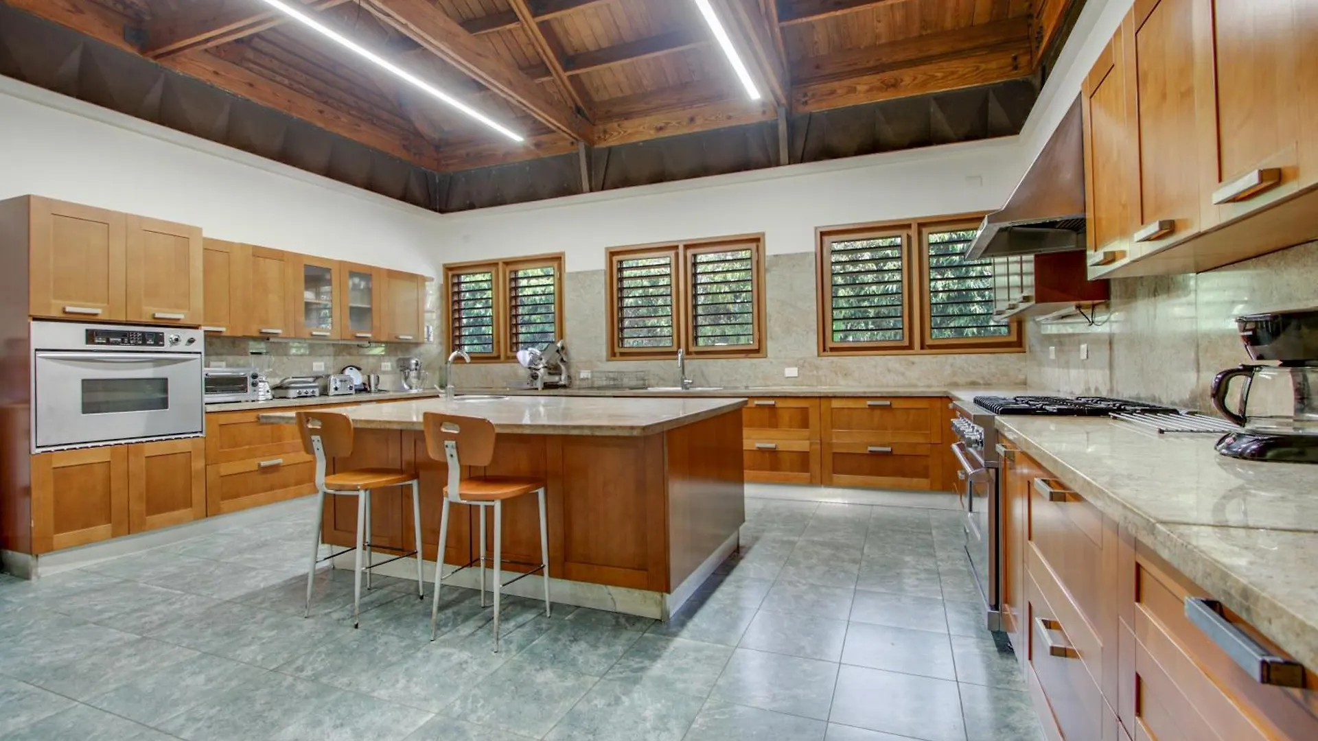 Luxurious 8-Br Villa With Ocean View, Jacuzzi, Home Cinema And Resort Access In Casa De Campo La Romana