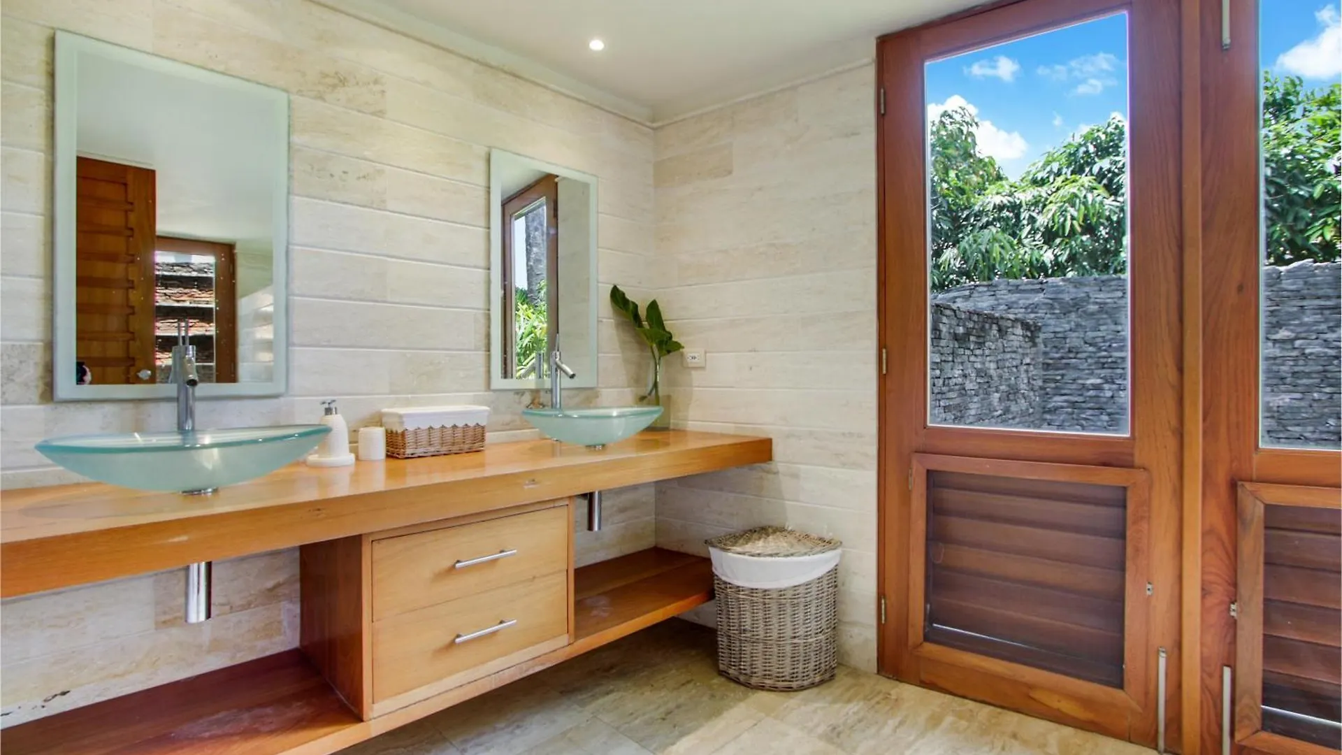 Luxurious 8-Br Villa With Ocean View, Jacuzzi, Home Cinema And Resort Access In Casa De Campo La Romana