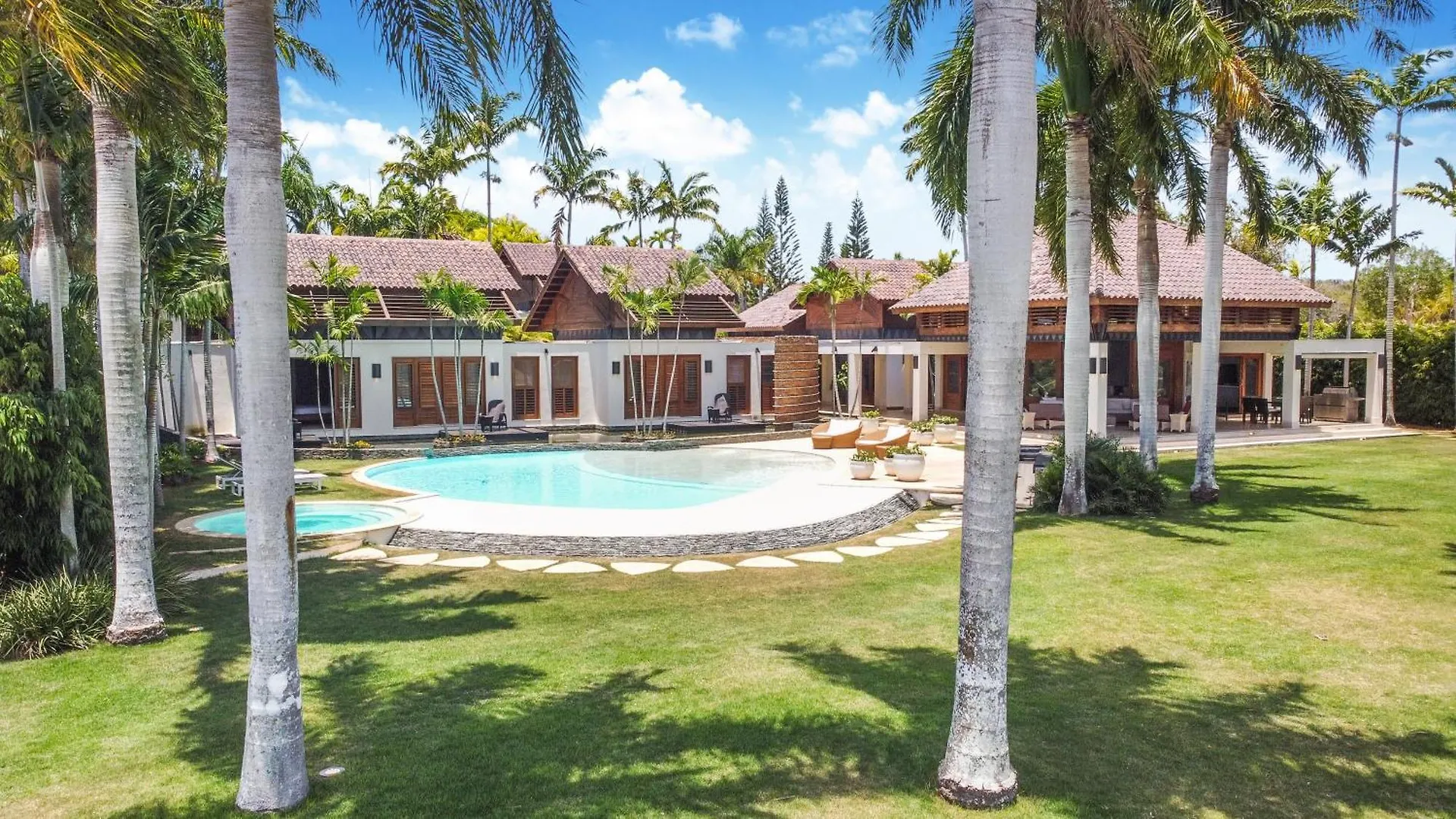 Luxurious 8-Br Villa With Ocean View, Jacuzzi, Home Cinema And Resort Access In Casa De Campo La Romana